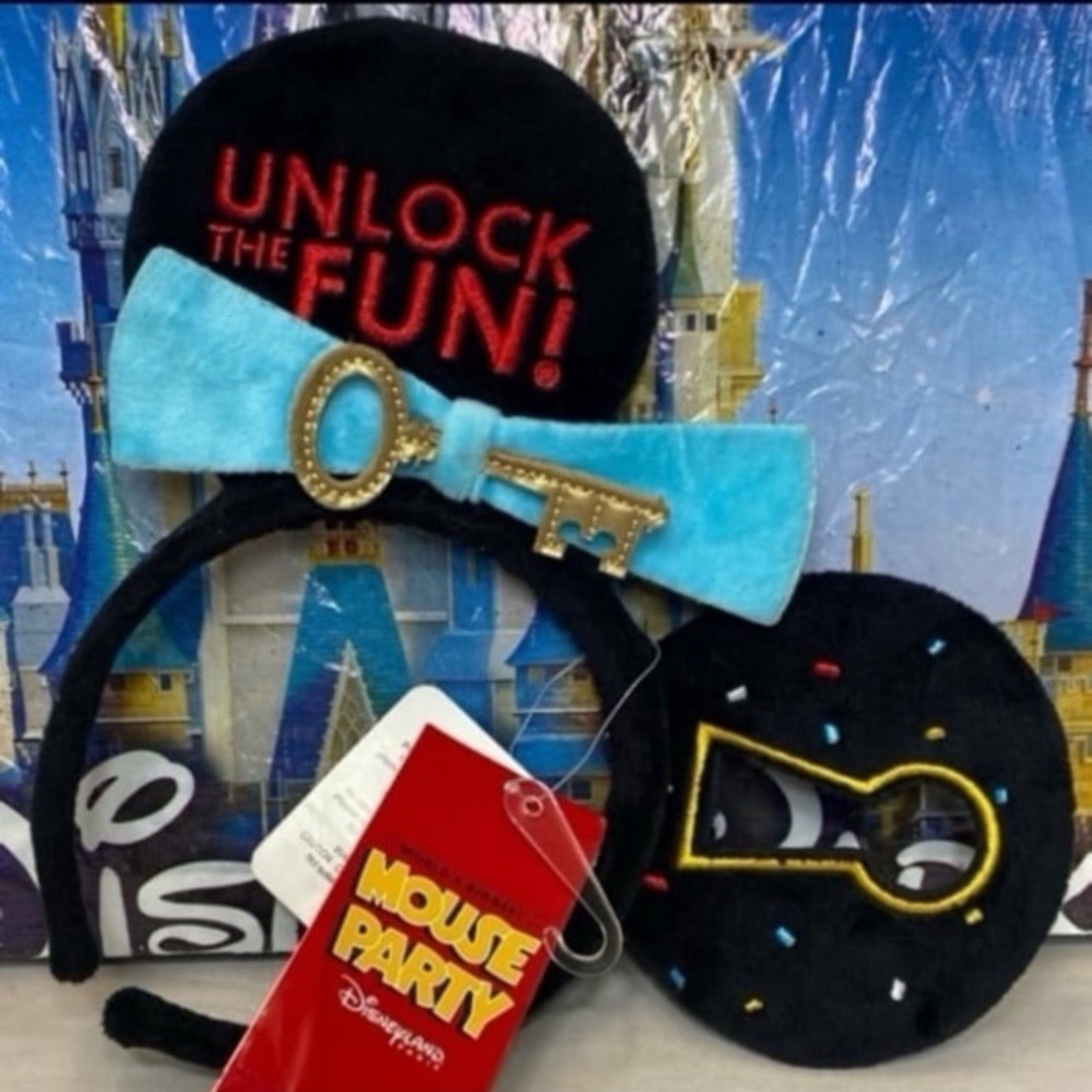 Disney parks Mickey Mouse unlock the fun keyhole Minnie Mouse ears